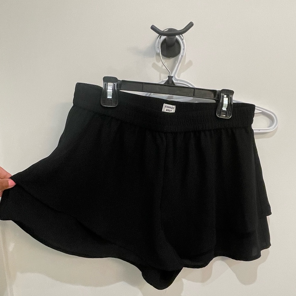 Aritzia Sunday Best loose flowy shorts